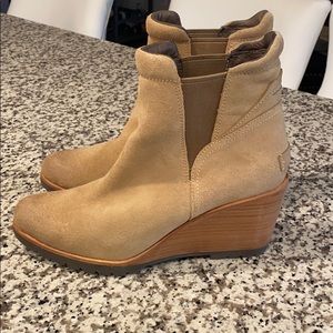 Sorel Women’s Joan Uptown Chelsea boot